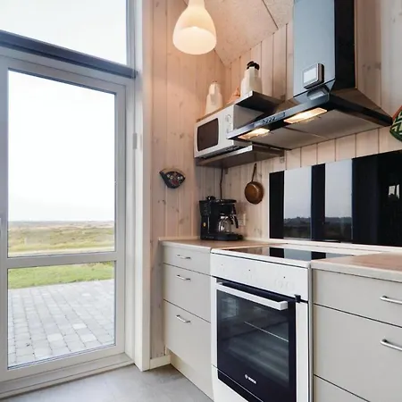 Stunning In Romo With Kitchen *